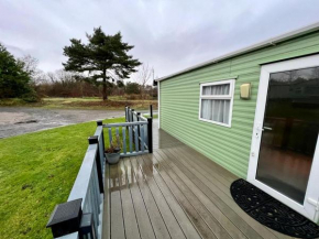 2 Bedroom Lakeview Lodge - Ensuite & Balcony Deck